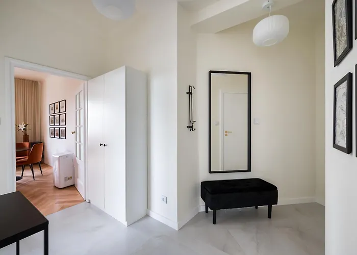 Dream By Bookinghost * Varšava