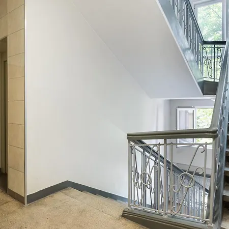 Dream By Bookinghost ורשה